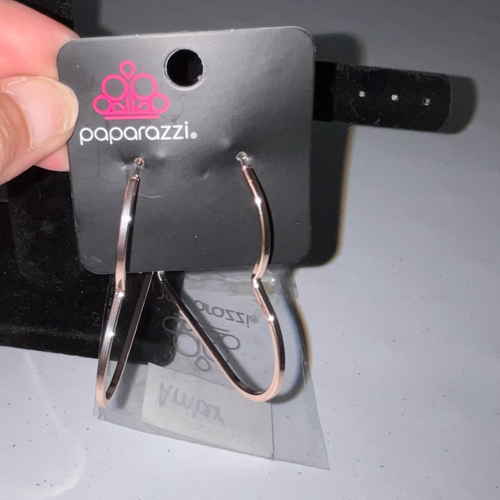 💙 NWT Paparazzi Shiny Rose Gold Heart Shaped Hoop Earrings